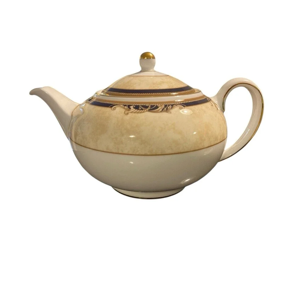 Wedgwood Corinth Cream & Black Teapot Set – 2 Cups‎ & Saucers – England